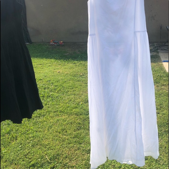 Maxi - Picture 2 of 3